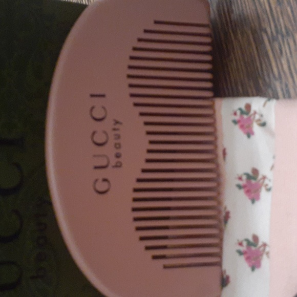 NWOT GUCCI COMB and POUCH! - Picture 2 of 5